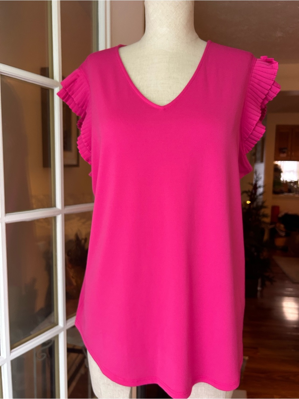 Adrianna Papell Pink Pleated Sleeve V neck top. Size large. New with tags.